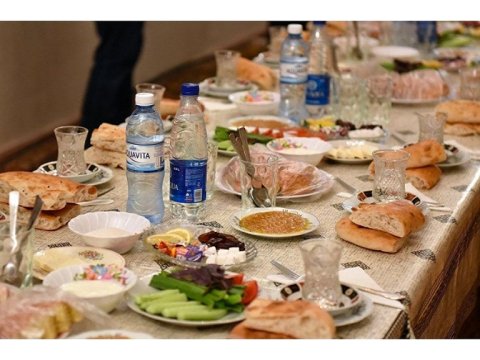 Daha bir şəhərdə yasda yemək verilməsi DAYANDIRILDI