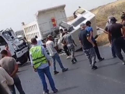 Füzulidə yük maşını evakuatorla toqquşdu