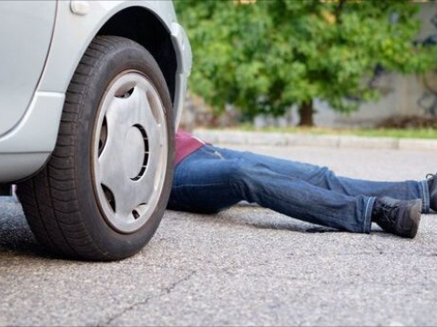 Qalada piyadanı maşın vurub