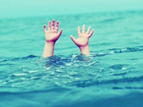 Pirşağıda dənizdə batan var