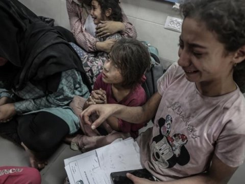 Britaniya ağır xəstə uşaqları Qəzzadan təxliyə edir