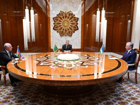 Əli Əsədov Berdiməhəmmədov və Mirziyoyevlə üçtərəfli görüş keçirdi