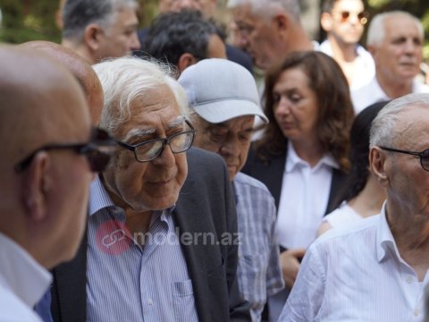İtirdiyim dostlarla yuxuda görüşürəm... - ANAR