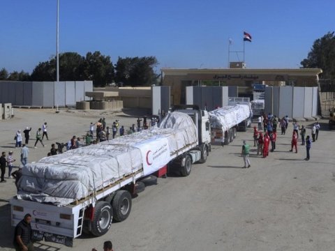 Qəzzada humanitar yük daşıyan maşın aşdı - 20 nəfər öldü