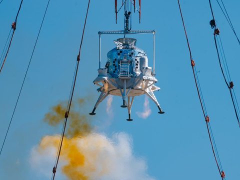 Çinlilər xüsusi kosmik aparatla Ayın səthinə eniblər