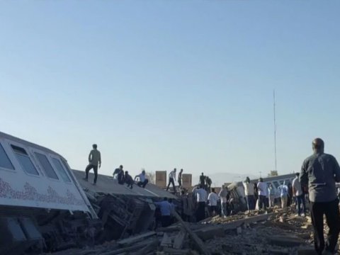 İranda qatar relsdən çıxdı - 30 nəfər yaralandı