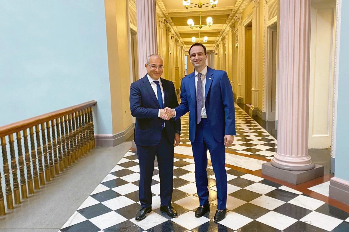 Ağ Evdə mühüm görüş