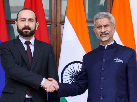 Mirzoyan onunla sülhü müzakirə etdi