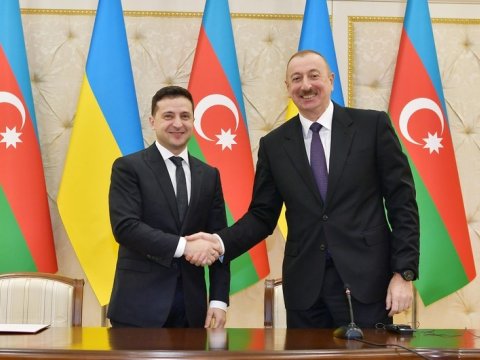 Zelenski İlham Əliyevə zəng etdi