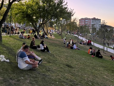 Zəlzələdən sonra 4 nəfər dağıntılar altından çıxarıldı