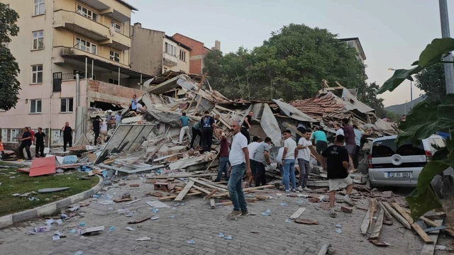 Zəlzələ bölgəsindən yeni GÖRÜNTÜLƏR