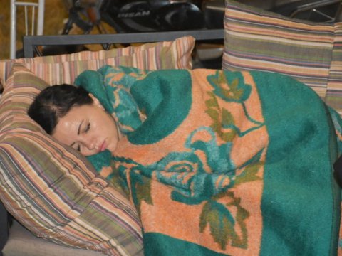 Gecəni küçədə keçirdilər... - FOTOLAR