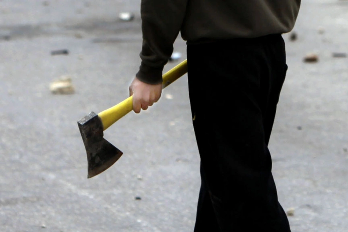 Qusarda iki nəfər baltalandı - Biri öldü