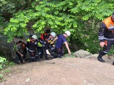 Dağda yıxılaraq köməksiz qalan qadın xilas edildi