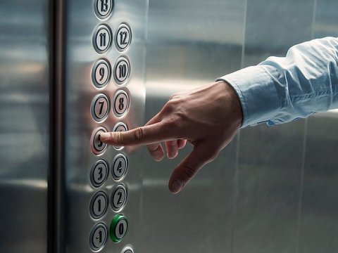 Lifftdən istifadəyə qadağa qoyula bilməz - Ali Məhkəmədən mühüm QƏRAR