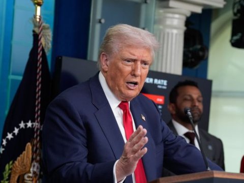 Tramp Putinlə görüşə onları aparır