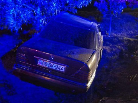 Babəkdəki ağır qəzadan görüntülər - Maşın iki yerə bölündü