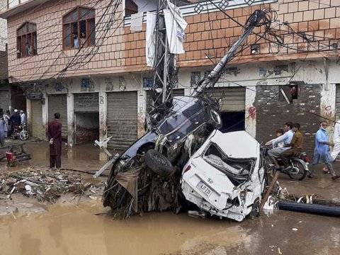 Pakistanda güclü daşqın - 300 nəfər öldü