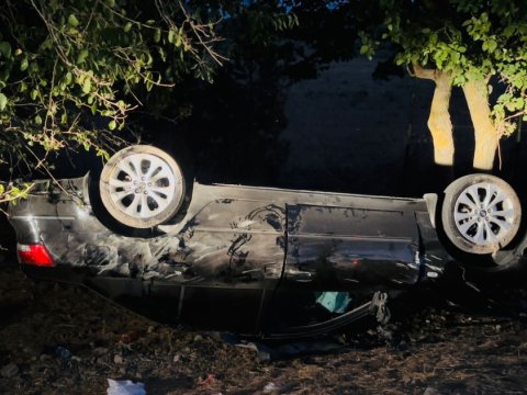 İsmayıllıda maşın tərsinə çevrildi - Yaralılar var