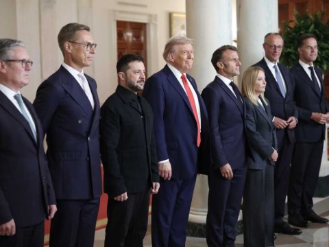 Qara pencək və şəxsi məktub: Zelenski Vaşinqtonda "sakit qələbə" qazandı