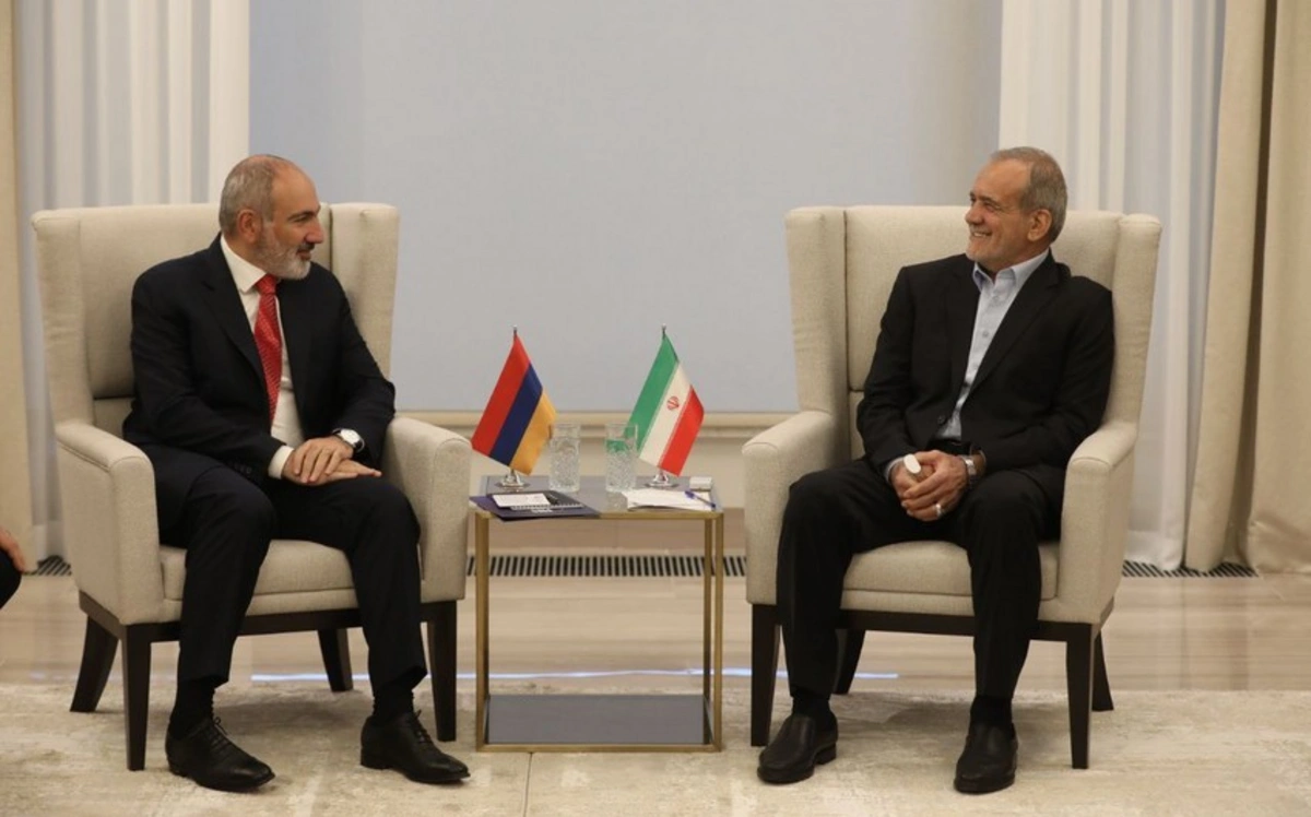 Paşinyan-Pezeşkian görüşü başladı