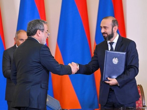 Mirzoyan &nbsp;iranlı həmkarı ilə görüşdü&nbsp;