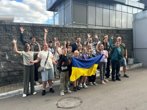 30 ukraynalı uşaq Azərbaycana əmanət edildi