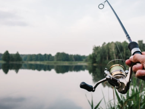 Balıq tutarkən uçquna düşən şəxs öldü