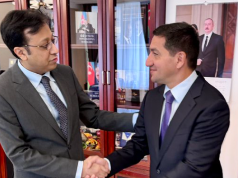 Hikmət Hacıyev Pakistan səfiri ilə görüşdü