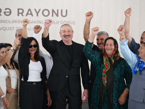 Prezident və birinci xanım Ağdərə sakinləri ilə görüşdülər