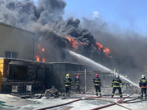Abşeronda boya zavodunda yanğın məhdudlaşdırıldı - YENİLƏNİB