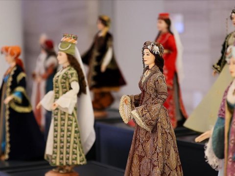 Türk aydınlar və mücahidləri sırasında - Türk xanımları