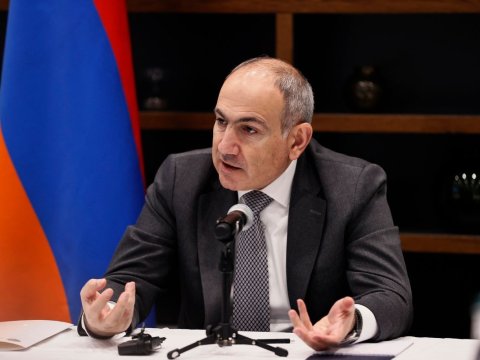 Paşinyan Əliyevin dəvət olunduğu sammitə gedir