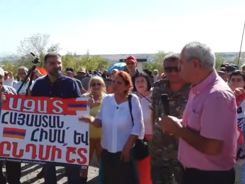 Ermənilər etiraz aksiya keçirir: Rus qoşunları çıxarılsın! - VİDEO