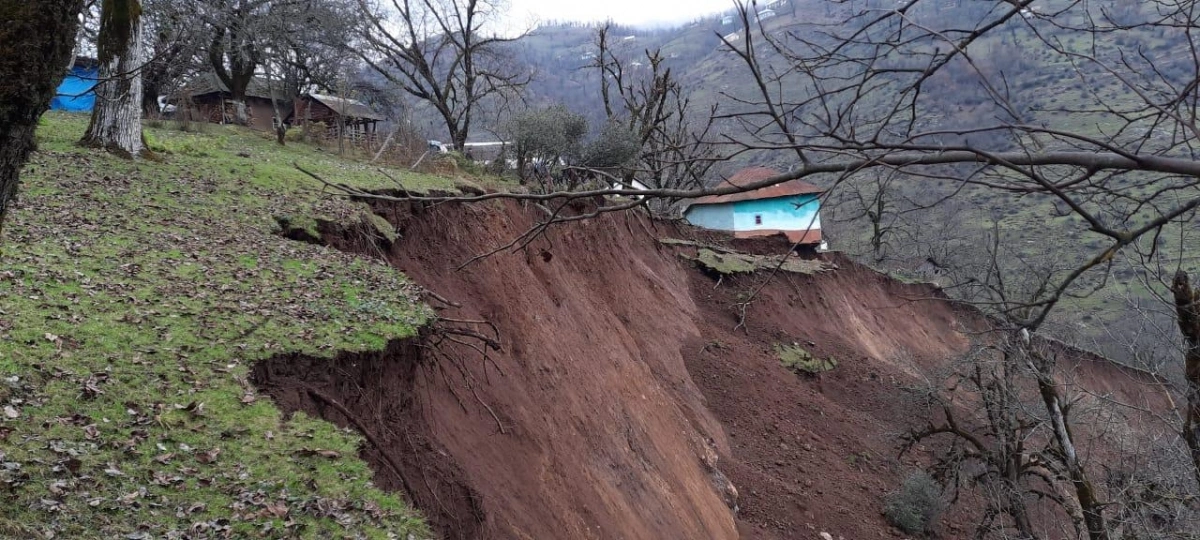 Lerikdə torpaq sürüşməsi oldu