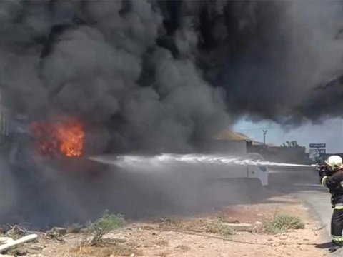 FHN "Sədərək"də yanğını söndürməyə çalışır