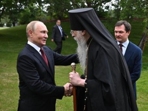 Putinlə görüşdüyünə görə ÜZR İSTƏDİ