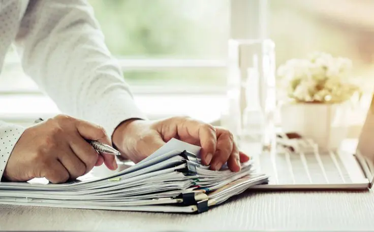 Kağız sənəd tələb edən universitetlər - SİYAHI