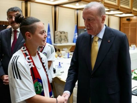 Ərdoğan Azərbaycan millisinin futbolçuları ilə görüşdü - FOTO