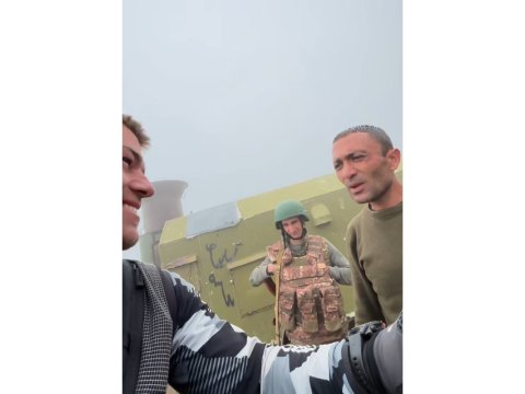 Əcnəbi turist Ermənistanda döyüş mövqeyinə getdi: araşdırma başladıldı - VİDEO