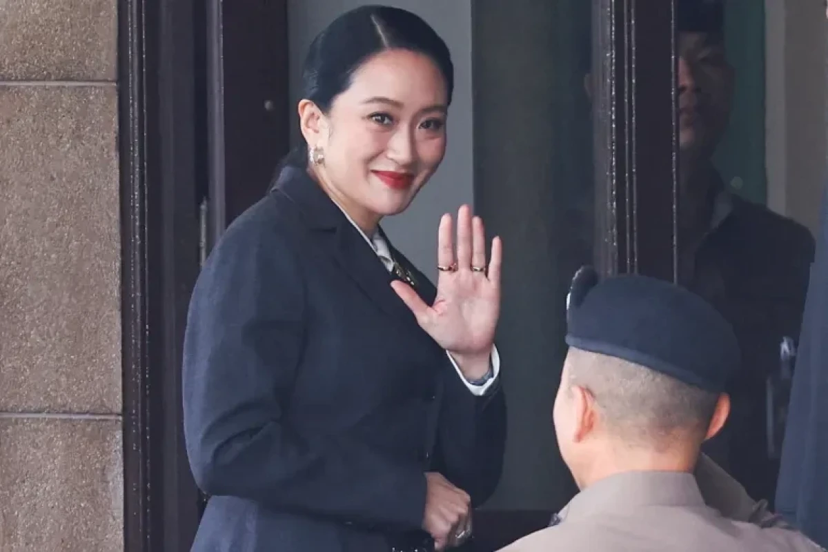 Baş nazir vəzifəsindən kənarlaşdırıldı