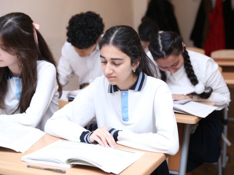 Məktəbin bütün 49 məzunu universitetə qəbul olundu