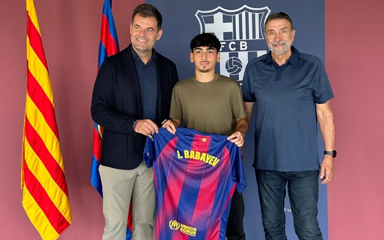 Azərbaycanlı futbolçu "Barselona" ilə müqavilə imzaladı