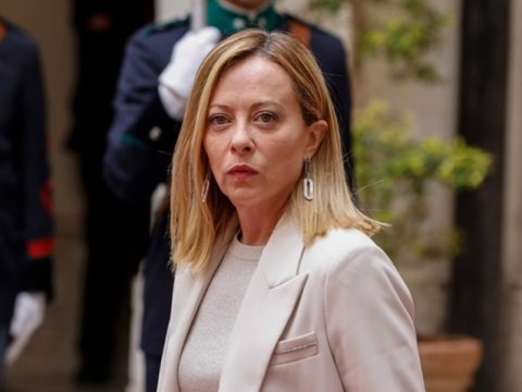 Meloni və bacısının şəkilləri pornosayta yerləşdirildi