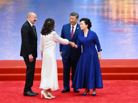 Prezidenti və xanımını belə qarşıladılar - VİDEO