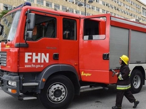 Binədə istixana yanır