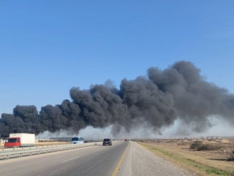 Sumqayıtda karton zavodu yanır