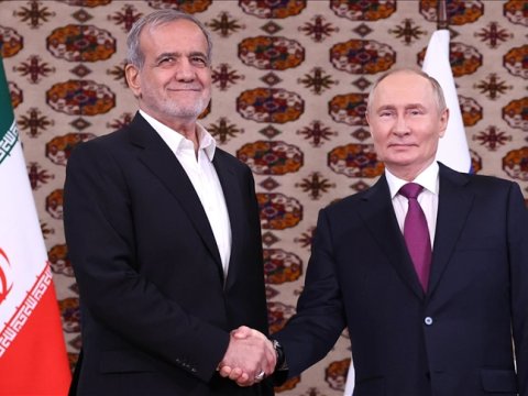 Putin Pezeşkianla görüşdü