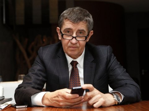 Sabiq baş nazirə silahlı hücum EDİLDİ