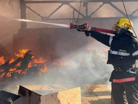 Binəqədidə sex yandı